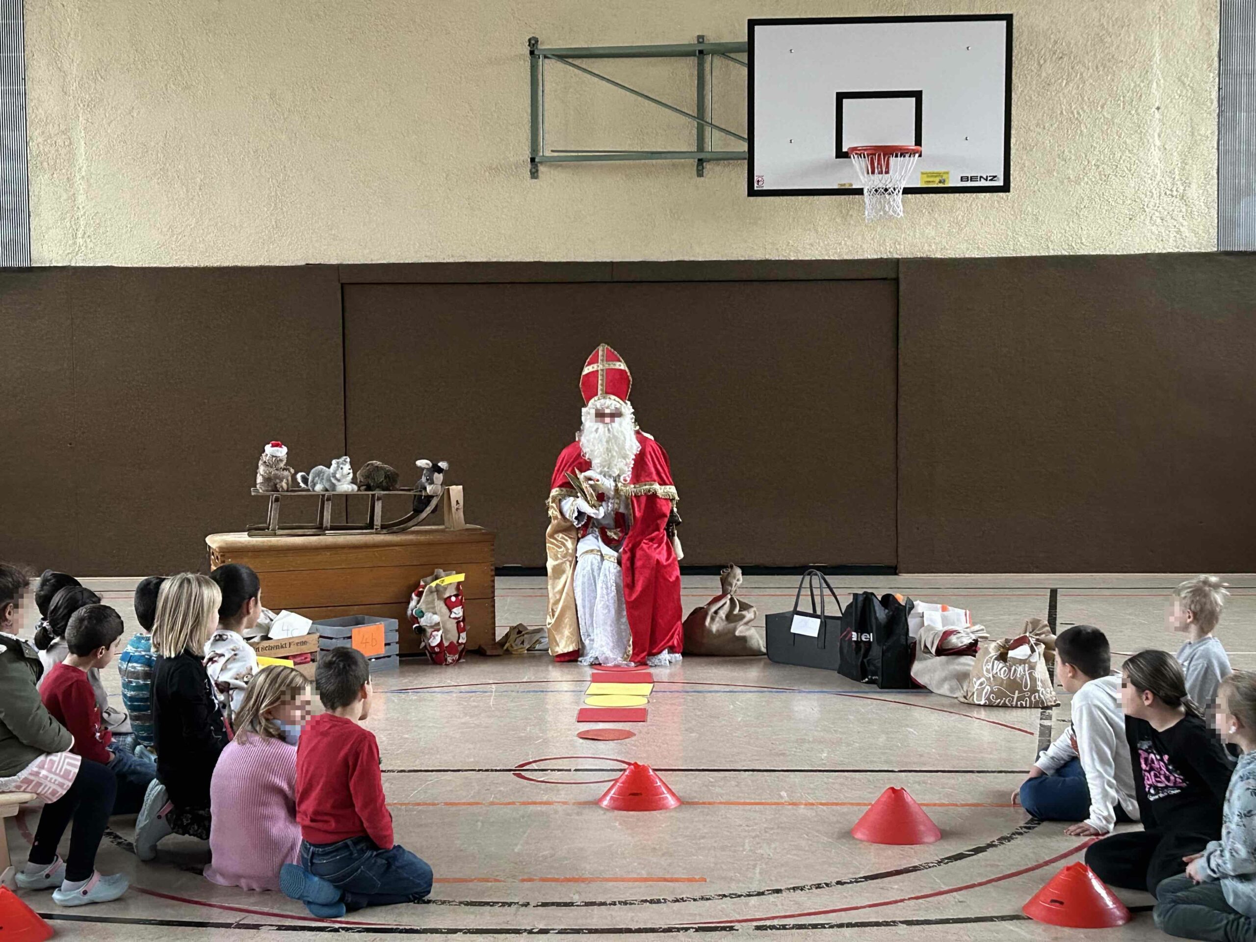 Der Nikolaus besucht die PMH!