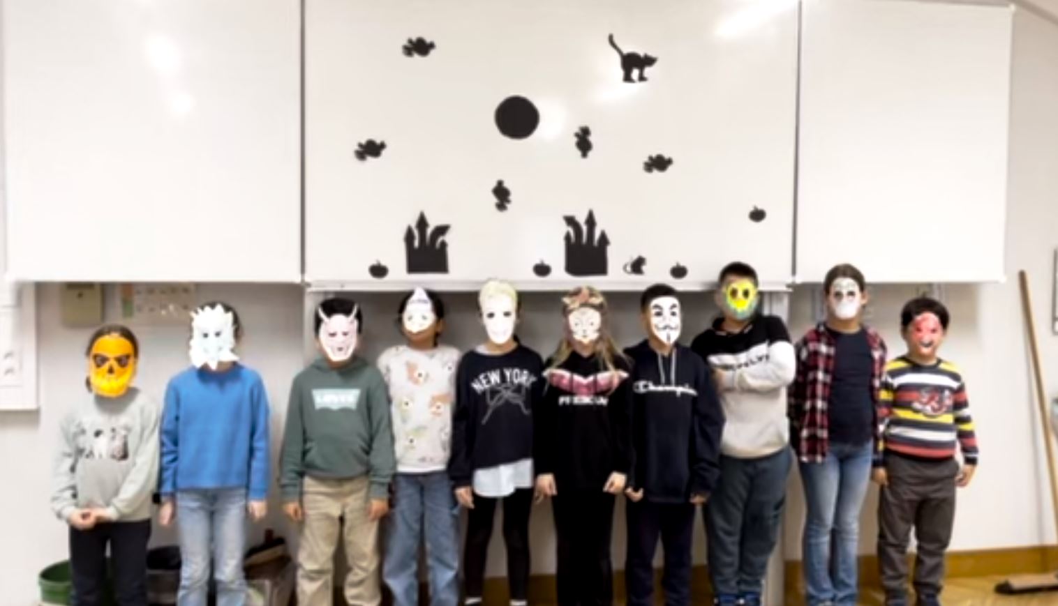 Die Englisch AG für Dritt-und Viertklässler wünscht allen schöne Herbstferien und „happy Halloween“!