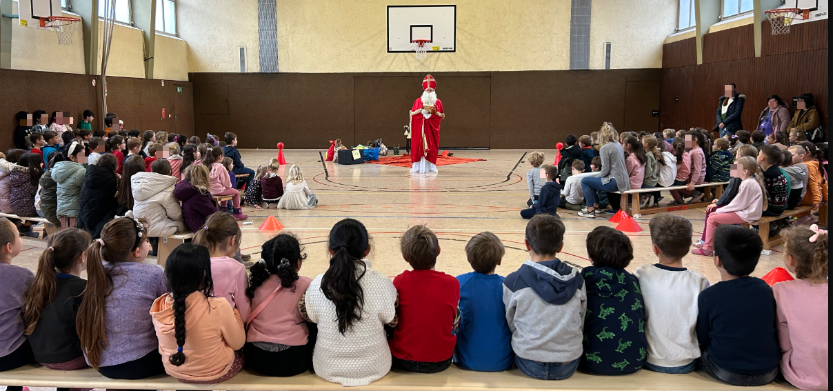 Der Nikolaus besucht die PMH